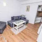 Perisa شقة روغوزنيكا