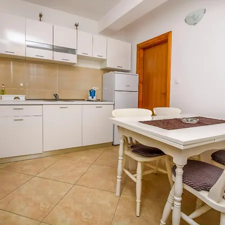 Apartment Perisa *