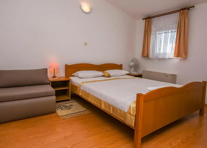 Apartament Perisa *
